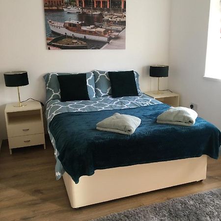 Modern 1 Bedroom Flat Perfect For Match Or City Break リヴァプール エクステリア 写真